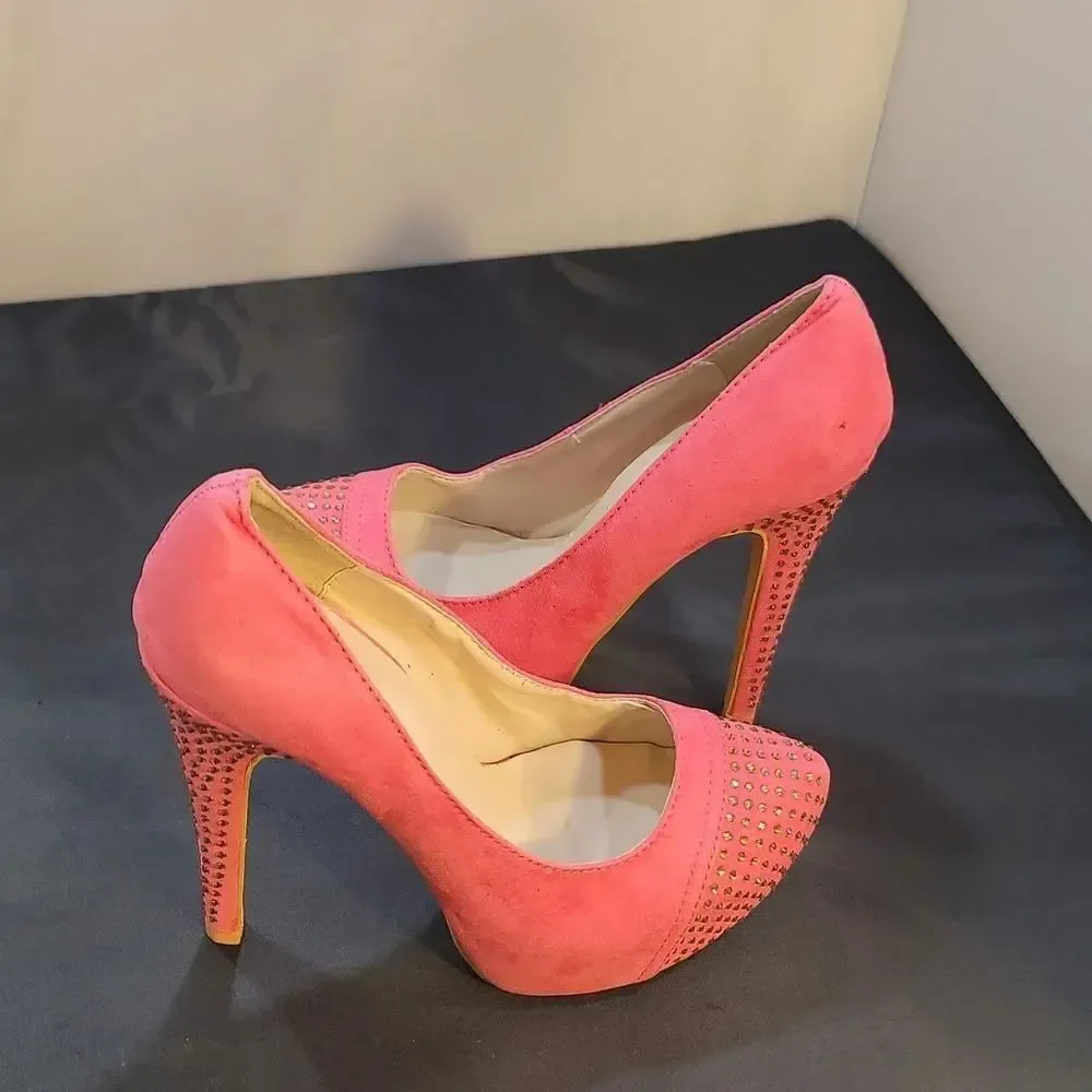 BRAND NEW HEM FASHION STUDS WOMEN